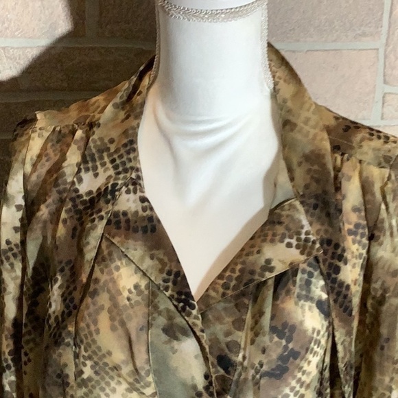 Jennifer Lopez - Sz L - snake pattern camo blouse tie neck v neck flowy comfy - Picture 4 of 9